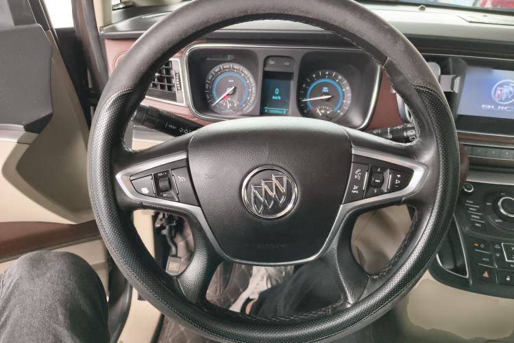 Used Buick GL8 2014 2.4L Executive Edition
