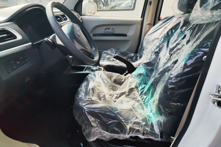 Used SRM Haoyun 2025 Launch Edition Farady 42.3 kWh 305 km 6 seats
