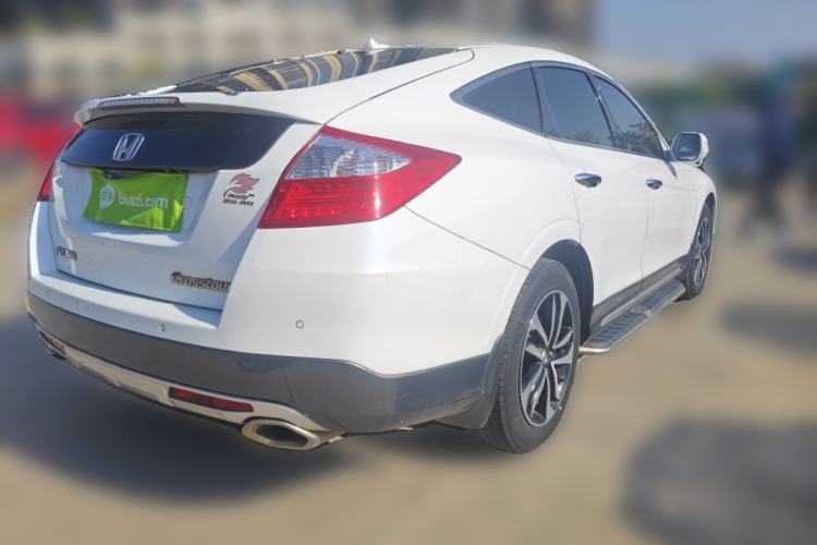 Used Honda Crosstour 2016 2.4L Luxury Navigation Edition