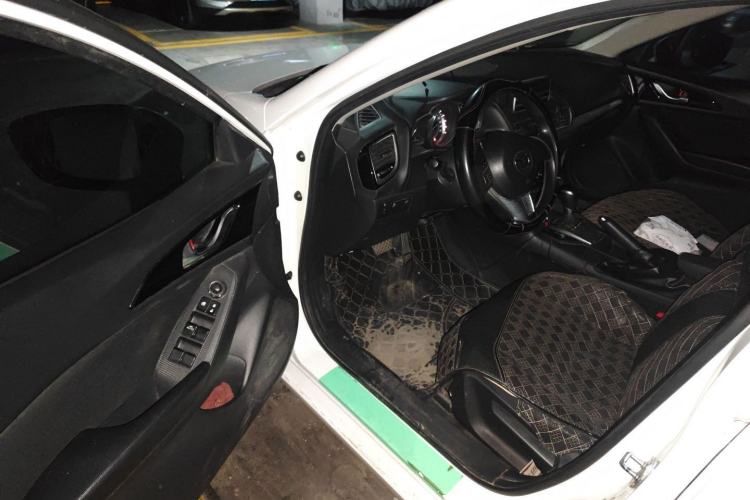 Used Mazda 3 Axela 2016 Sedan 1.5L Automatic Comfort Model