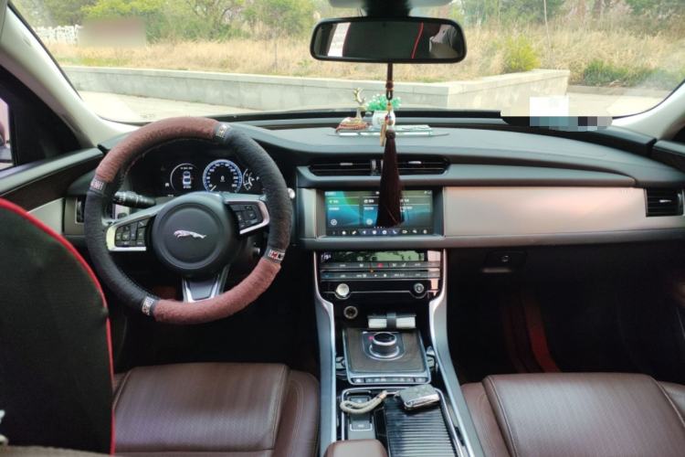 Used Jaguar XFL 2019 XFL 2.0T 250 PS Two-Wheel-Drive Luxury Edition Center Console