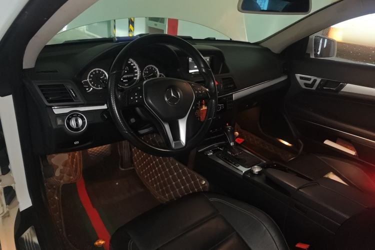 Used Mercedes-Benz E-Class 2012 E 200 CGI Coupe Center Console