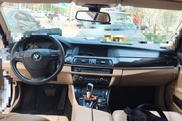 Used BMW 5 Series 2013 525Li Luxury Model Center Console