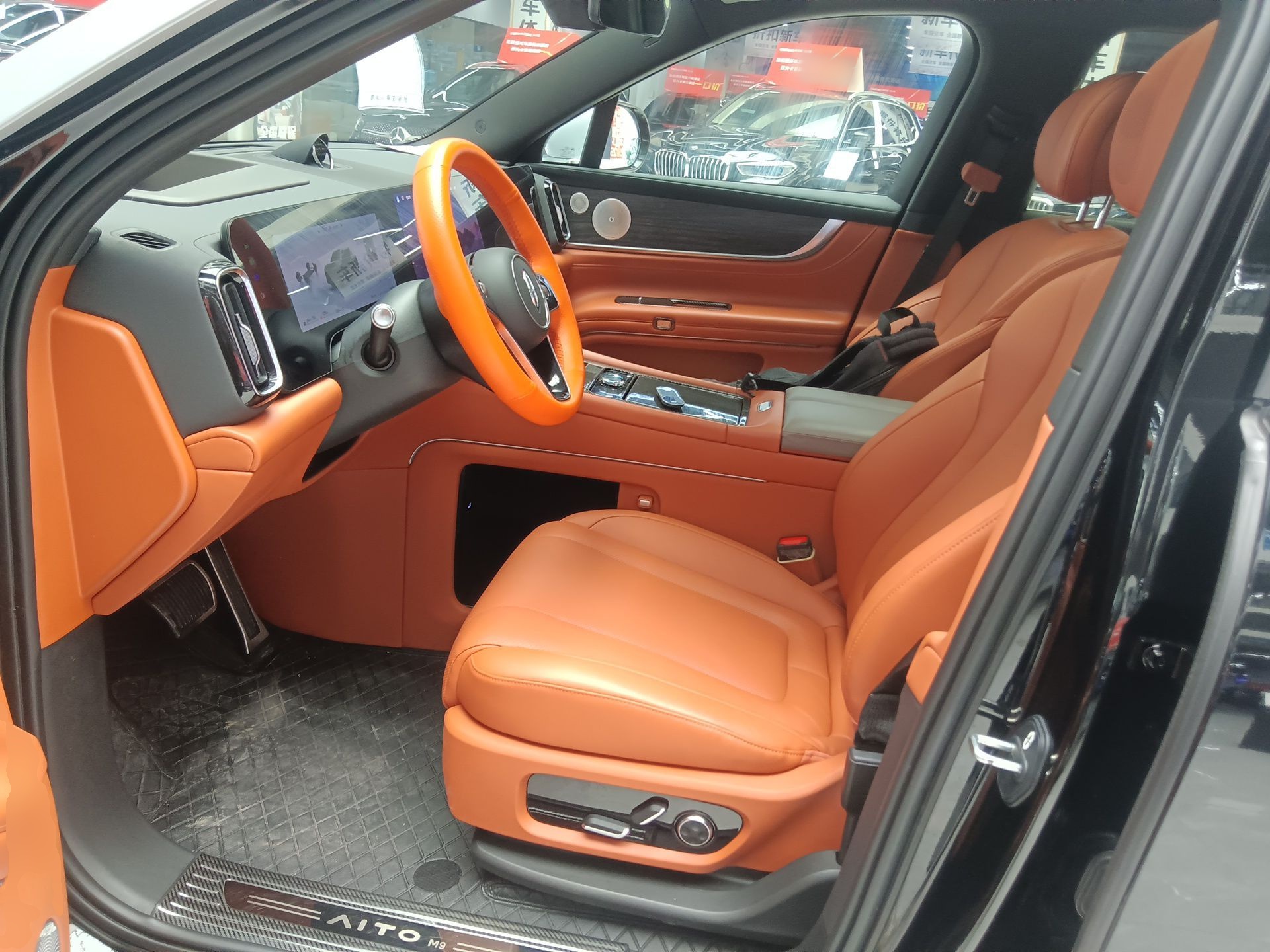 المقاعد الأمامية داخل السيارة