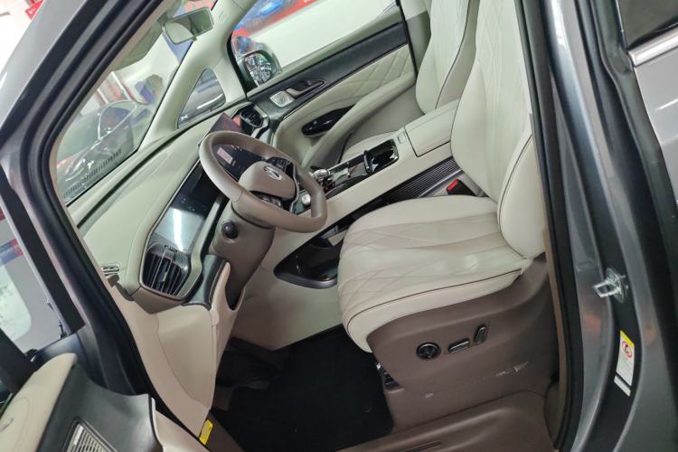 Used Denza D9 2022 DM-i 1040 Prestige Model