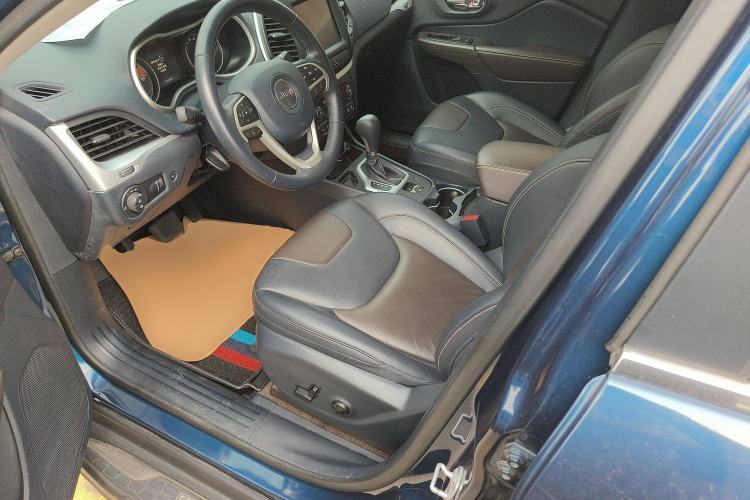 Used Jeep Cherokee 2020 2.0L Two-Wheel Drive Classic Sports Edition