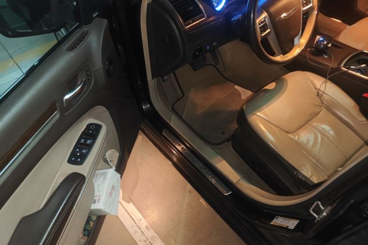 Used Chrysler 300C 2012 3.6L Luxury Edition