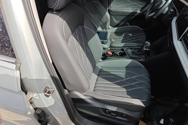 Used Volkswagen Tiguan L 2022 330TSI Automatic Two-Wheel Drive R-Line Enhanced Edition Right Front Seat