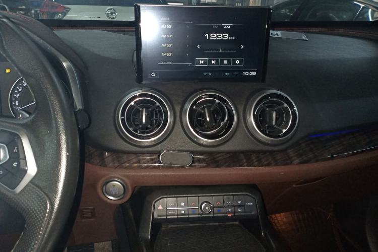 Used Wey VV5 2019 1.5T Two-Wheel Drive Color Pioneer