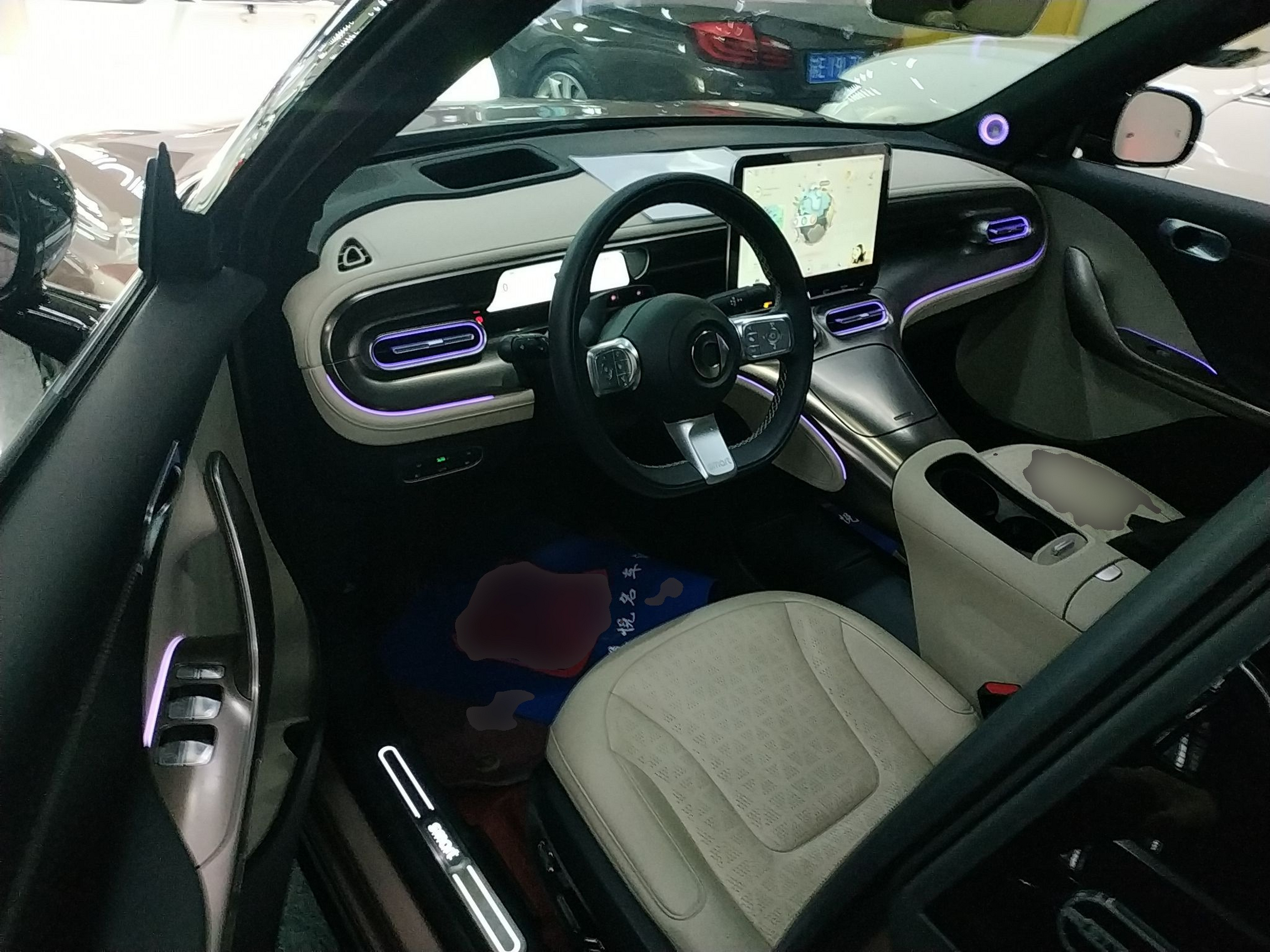 المقاعد الأمامية داخل السيارة