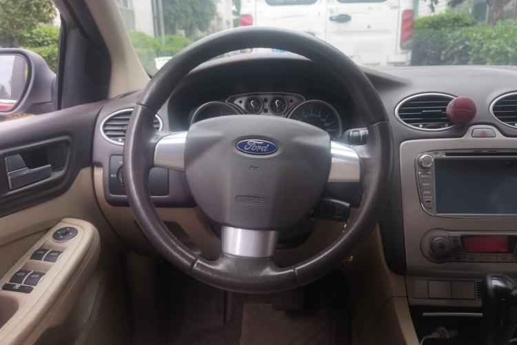 Used Ford Focus 2013 Hatchback Classic 1.8L Automatic Fashion Edition
