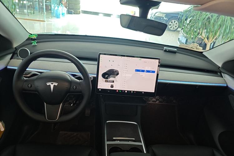 Used Tesla Model Y 2023 Long-Range All-Wheel-Drive Version

