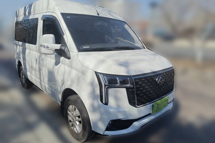 Used SAIC MAXUS Xintu V80 2024 Facelift Aoyuntong 6MT Short Wheelbase Mid-Height Version 147 Ps 5/6 Seats Front Right 45 Deg