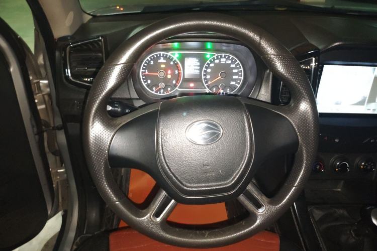 Used Land X8 2015 Explorer Edition 2.0T Diesel 4x4 Luxury Model Steering Wheel