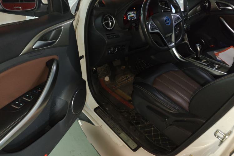 Used BYD Song New Energy 2017 Song DM 1.5TID All-Wheel Drive Luxury Model Driver Seat