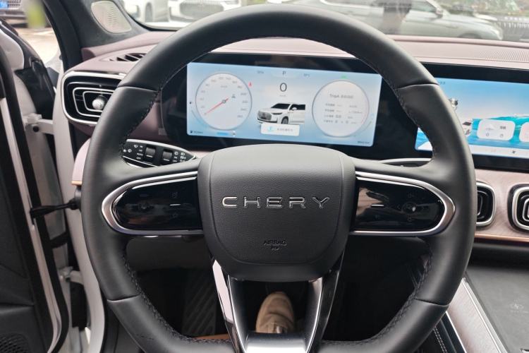 Used Chery Tiggo 9 2025 2.0T Automatic Two-Wheel Drive Luxury Edition 5 Seats Steering Wheel