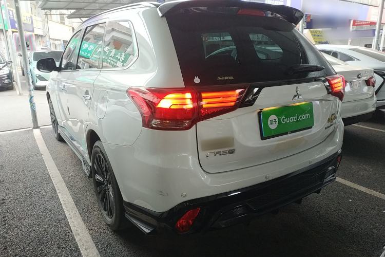 Used Mitsubishi Outlander 2021 2.4L 4x4 DynaDrive Edition 5 Seats Rear Left 45 Deg