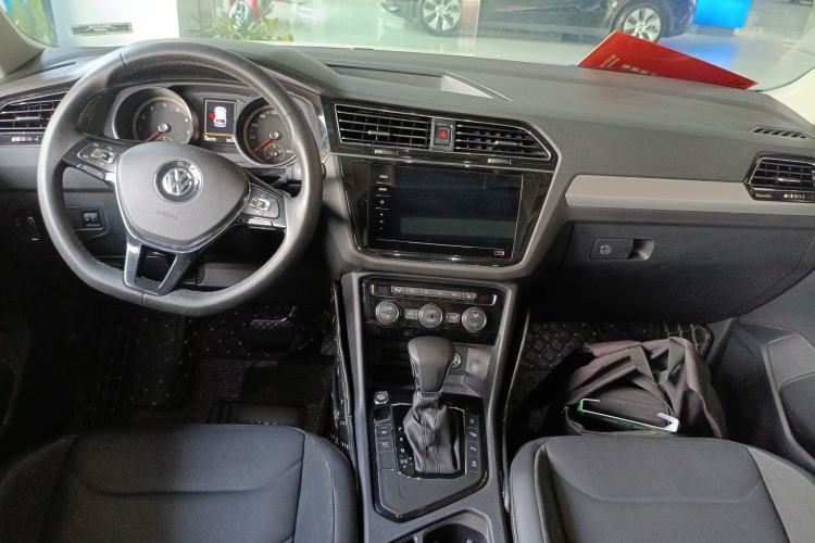 Used Volkswagen Tiguan L 2020 330TSI Automatic Two-Wheel Drive Smart Luxury Edition China VI Standard Center Console