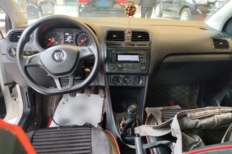 Used Volkswagen Polo 2016 1.4L Manual Fashion Model Center Console