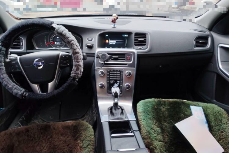 Used Volvo S60 2016 S60L T3 Smart Drive Edition Center Console