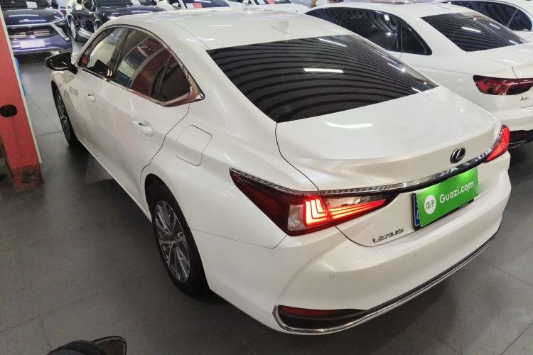 Used Lexus ES 2022 200 Excellence Edition
