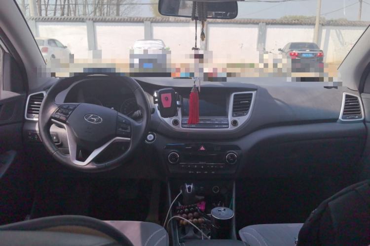 Used Hyundai Tucson 2018 1.6T Dual-Clutch Two-Wheel Drive 15th Anniversary Special Edition Center Console