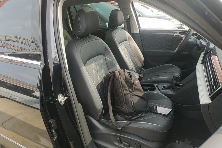 Used Volkswagen Tiguan L 2024 330TSI Automatic Two-Wheel Drive R-Line Enhanced Edition Right Front Seat