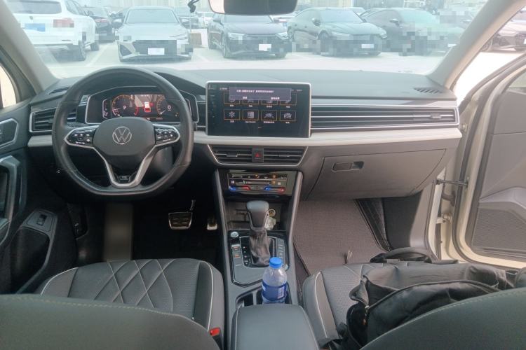 Used Volkswagen Tiguan L 2022 330TSI Automatic Two-Wheel Drive R-Line Enhanced Edition Center Console