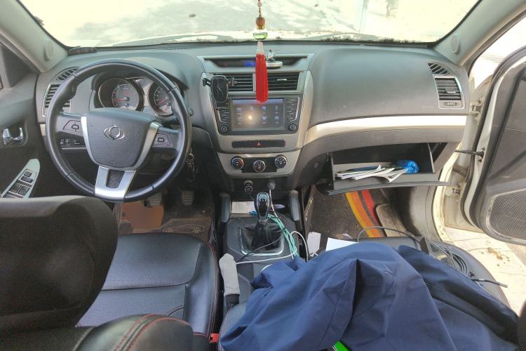 Used Geely Auto GX7 2015 Classic Edition 1.8L Manual Elite Model China V Standard Center Console
