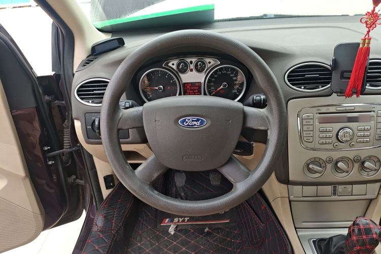 Used Ford Focus 2013 Sedan Classic 1.8L Manual Base Model