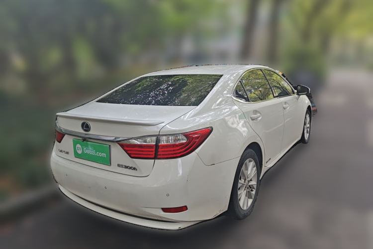 Used Lexus ES 2014 300h Elite Edition
