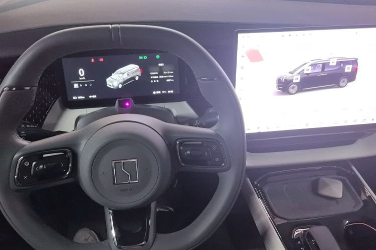 Used Zeekr 009 2024 7-Seater Walk-Through Version Four-Wheel Drive 108 kWh
