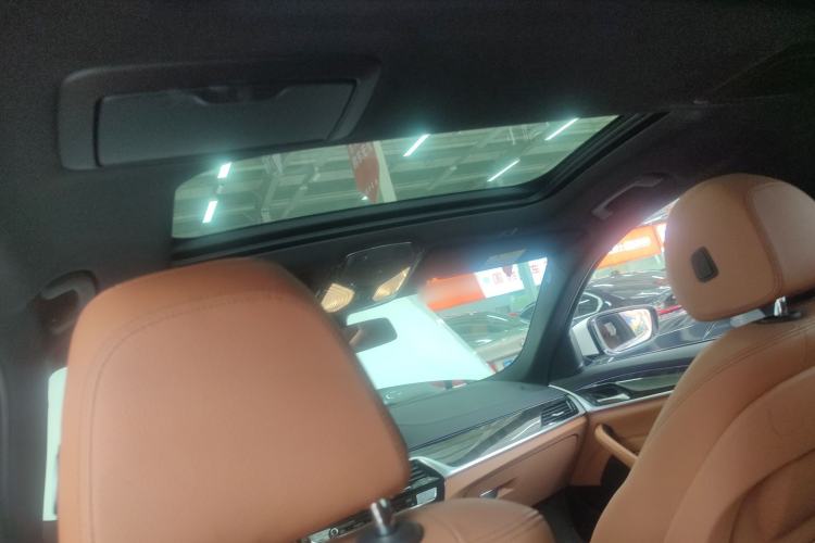 Used BMW 5 Series 2018 Restyled 530Li Leading Edition M Sport Package
