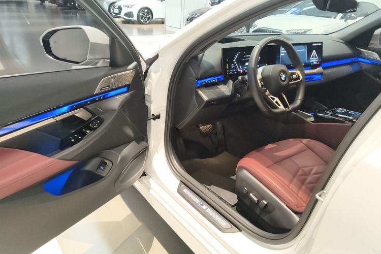 Used BMW 5 Series 2025 530Li Luxury Edition M Sport Package
