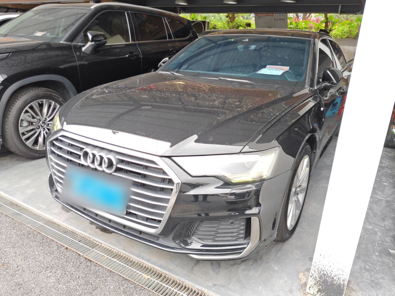 Под передней частью автомобиля