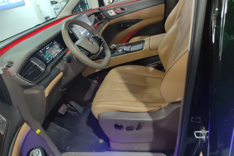 Used Denza D9 2022 DM-i 970 Four-Wheel Drive Prestige Model Left Front Seat