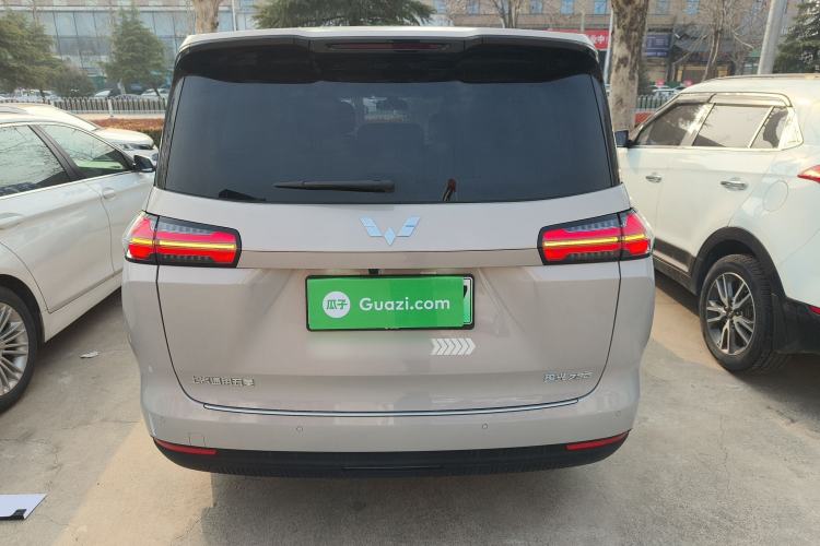 Used Wuling Starlight 730 2025 Model Plug-in Hybrid 125km Luxury Edition
