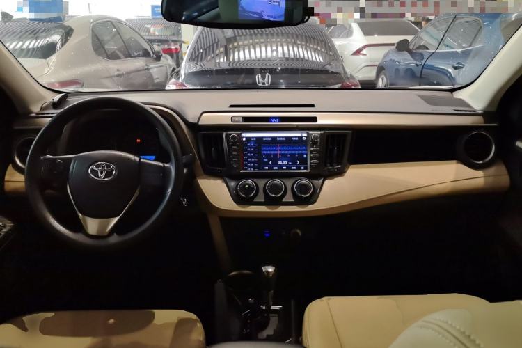 Used Toyota RAV4 2013 2.0L CVT Two-Wheel Drive Urban Edition Center Console