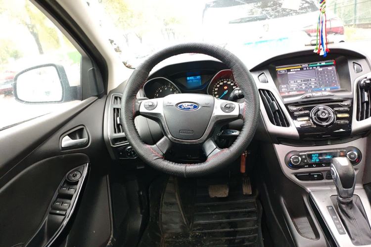 Used Ford Focus 2012 Sedan 1.6L Automatic Fashion Edition Steering Wheel