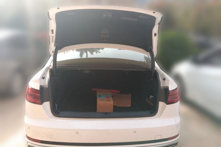 Used Audi A4L 2019 40 TFSI Fashion Edition China VI Emission Standard Trunk