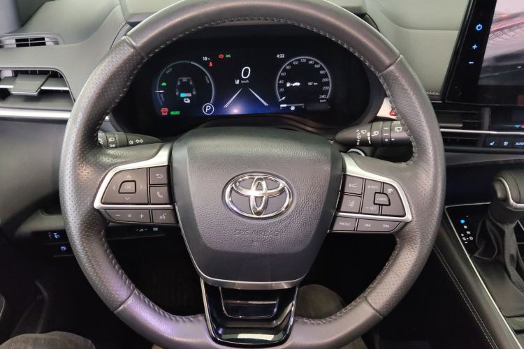 Used Toyota SIENNA 2021 2.5L Hybrid Premium Edition Steering Wheel