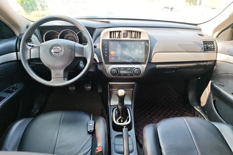Used Nissan Sylphy 2012 Classic 1.6XE Manual Comfort Edition Center Console