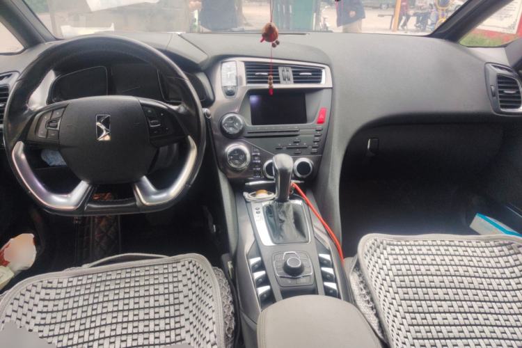 Used DS 5 2012 1.6T Elegant Edition Center Console