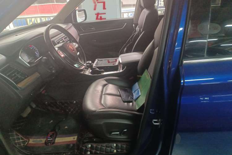 Used Roewe RX8 2018 30T Smart Connectivity Two-Wheel Drive Flagship Edition