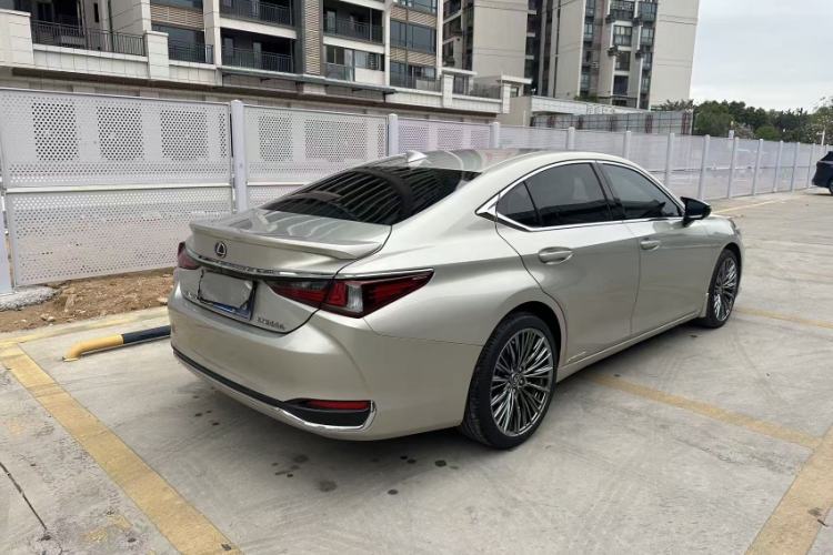 Used Lexus ES 2018 300h Premier Edition China VI Standard
