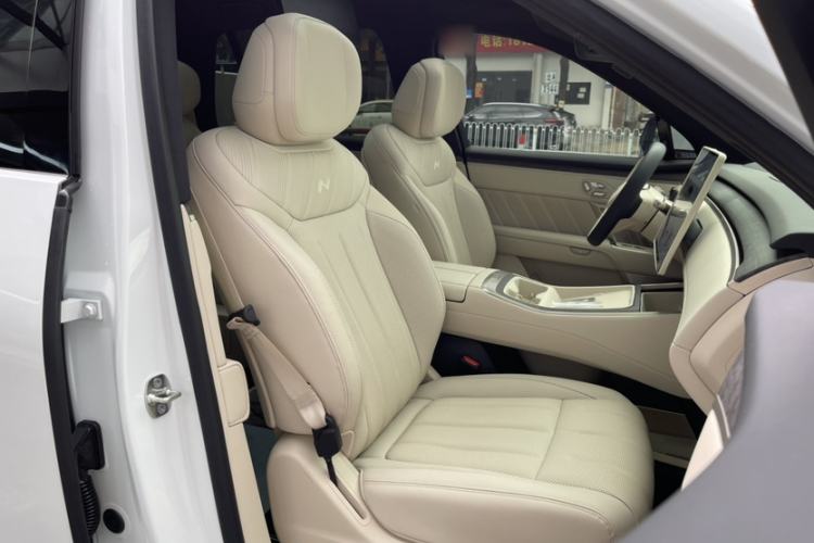 Used ONVO Luxeed L90 2025 Model—Max Six-Seater Version Right Front Seat