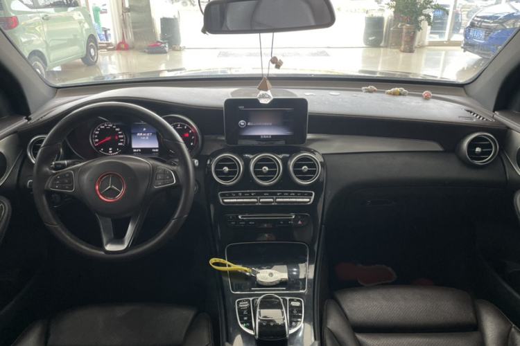 Used Mercedes-Benz GLC 2016 GLC 200 4MATIC Interior 1