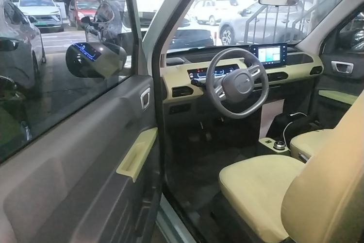 Used Geely Galaxy Panda 2024 Panda Mini 200km Endurance Bear Driver Seat