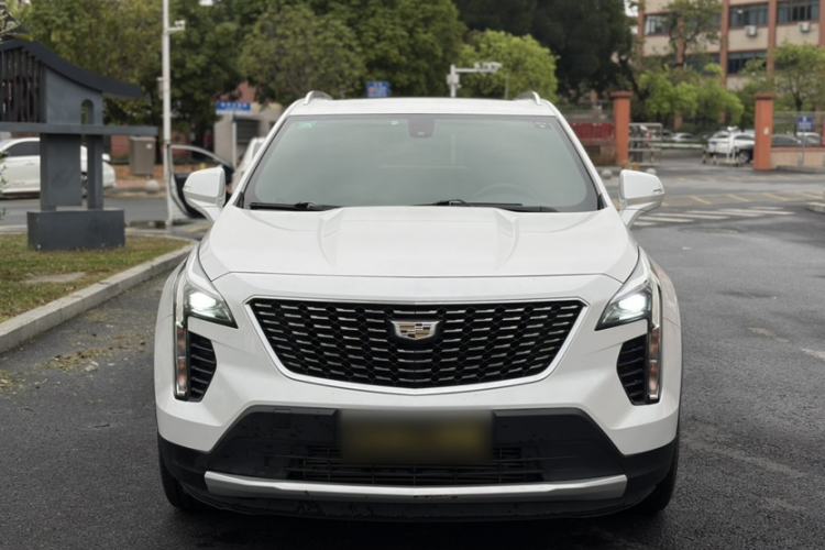 Used Cadillac XT4 2018 28T Two-Wheel Drive Tech Version Exterior 4
