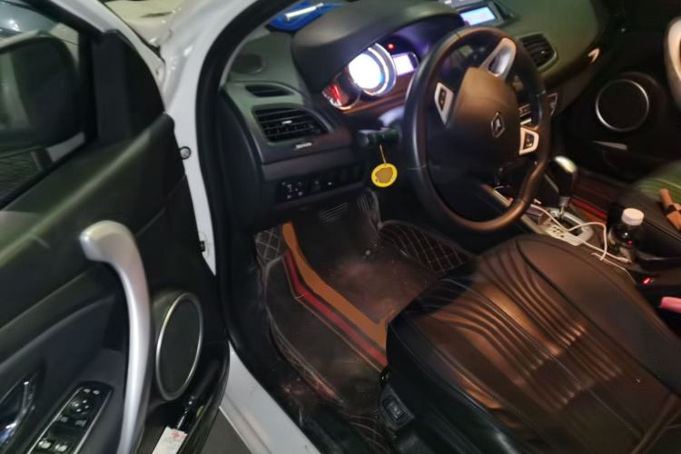 Used Renault Fluence 2013 2.0L Comfort Edition
